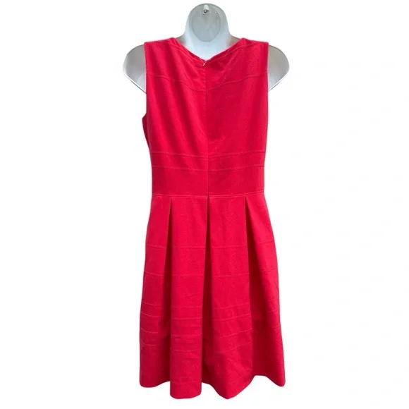 LAUREN RALPH LAUREN Women’s Elegant Red Sleeveless Dress
Size 6P - Picture 4 of 9